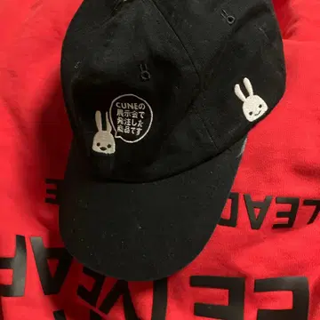 CUNE 토끼 자수 블랙 캡