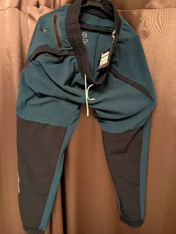 미사용품 언더아머 스웨트 팬츠