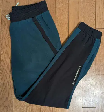 미사용품 언더아머 스웨트 팬츠