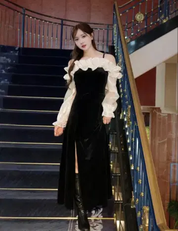 HOLIDAY&HOLIDAY 오프숄더 프릴 벨로아 원피스 즉시 발송 가능