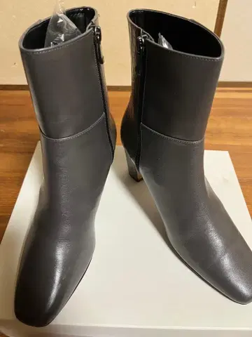 그레이 악어 엠보싱 가죽 부츠