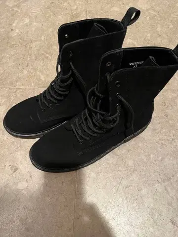 블랙 페이크 스웨이드 레이스업 부츠