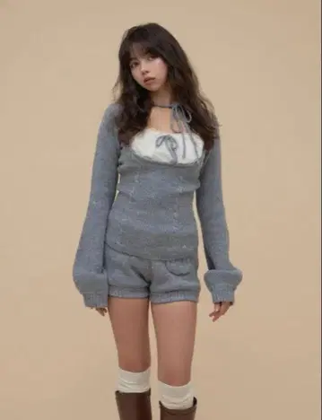 andmary Raven gather set up gray