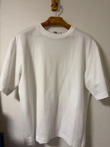 유니클로 T셔츠 (등에 사인 포함)