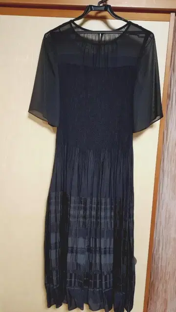 세련된 원피스 (블랙, 롱 기장)