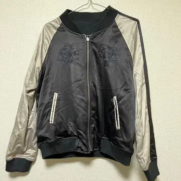 새틴 스카잔 블랙과 실버 자수