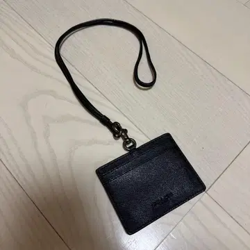 블랙 스트랩 포함 패스 케이스