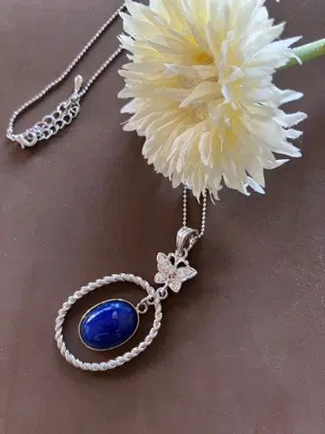 라피스라줄리풍 버터플라이 모티브 실버 목걸이