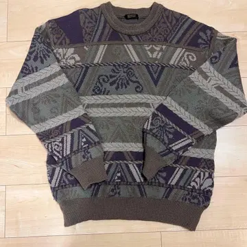 KOSUGI 브라운 컬러 올 패턴 니트