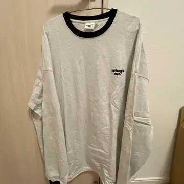 그레이 긴팔 티셔츠 What's up?