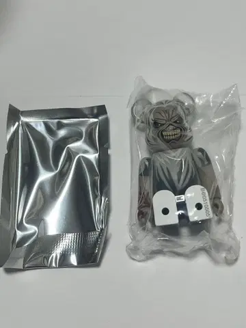 베어브릭 시리즈 51 아이언 메이든 뒷면