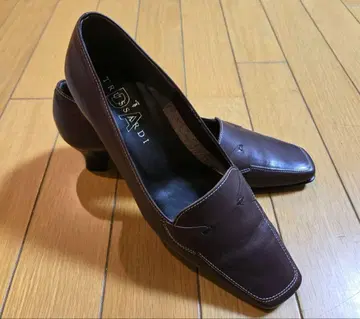 [ 컨디션 최상 ] 트루사르디 펌프스 힐 스퀘어토 가죽