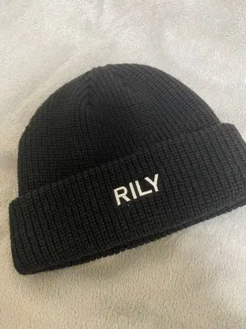 RILY 블랙 니트 모자