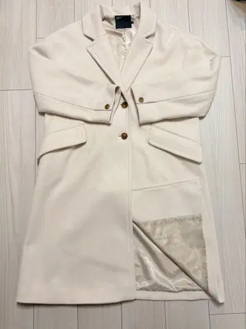 아메리칸 홀릭 체스터 코트 아이보리