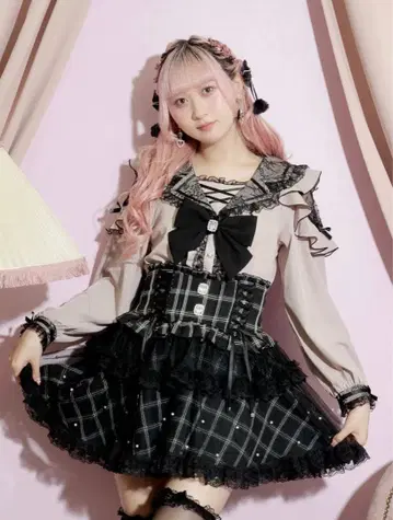 NOEMIE 노에미 트렌치 세일러 오픈 숄더 블라우스 핑크