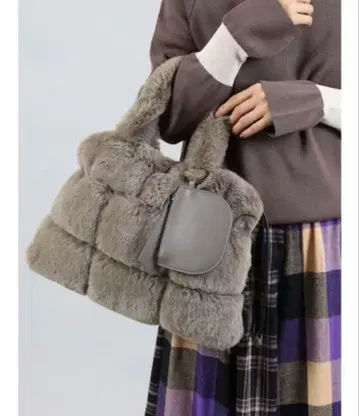 PECHINCHAR 페신샤 스퀘어 퍼 백 그레이쉬 베이지