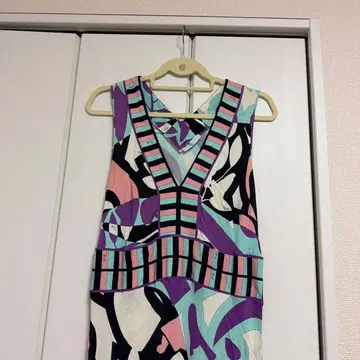 슬리브리스 무릎 기장 원피스 기하학 패턴