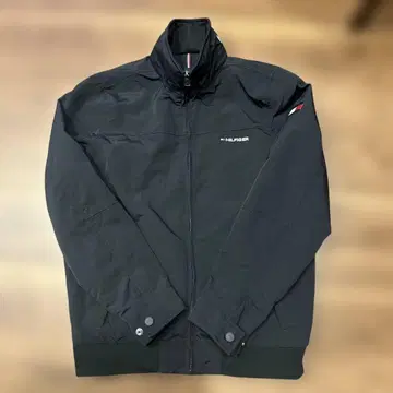 TOMMY HILFIGER 블랙 점퍼