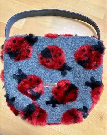 거의 미사용 새상품급 테레사 칸비 핸드백 원숄더 무당벌레