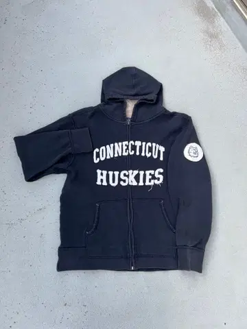 CONNECTICUT HUSKIES 블랙 후드티 M 사이즈
