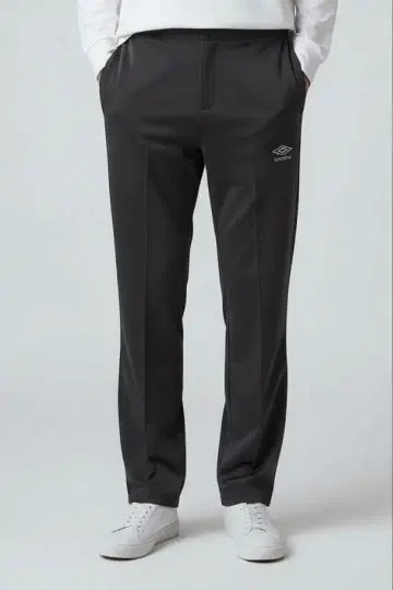 Umbro 슬림핏 블랙 팬츠