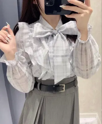 evelyn 오리지널 체크 프릴 블라우스