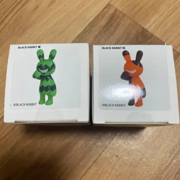 BLACK RABBiT 피규어 2체 세트