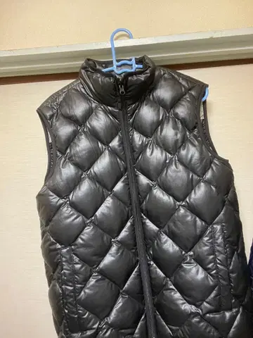 블랙 나일론 퀼팅 다운 베스트