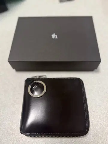 [ th products ] Zip Around Wallet