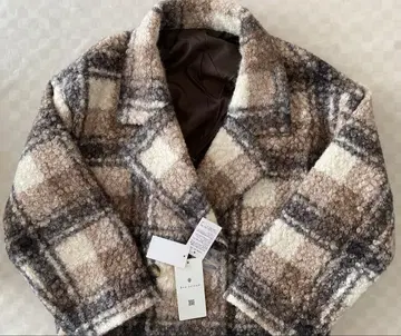 부클 체크 무늬 오버 사이즈 체스터 코트