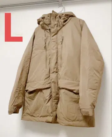 베이지 다운 자켓 후드 부착