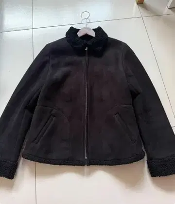 블랙 무스탕 코트