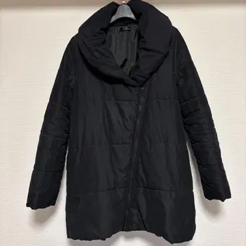 RESEXXY 블랙 후드 부착 롱 코트