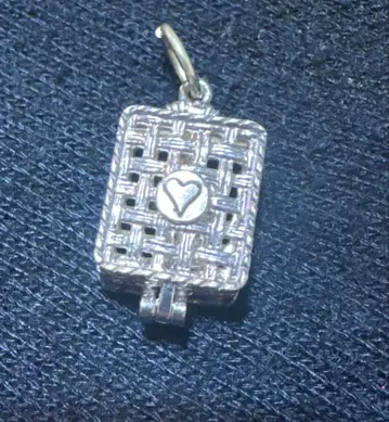 실버 럭키 참 하트 바스켓 고양이 영국 참