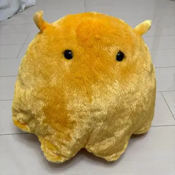 오렌지 컬러 귀 달린 봉제 인형