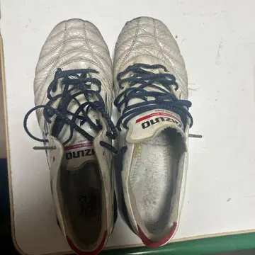 미즈노 프로페셔널 모델 축구화