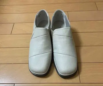 [고기능] 스퀘어토 절개 슬립온 23.5cm 천연 가죽 스니커즈