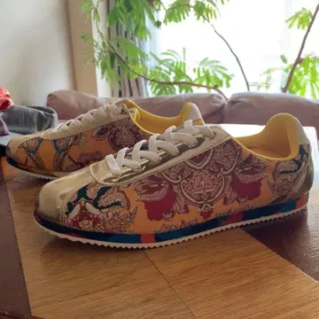 컬러풀 디자인 스니커즈