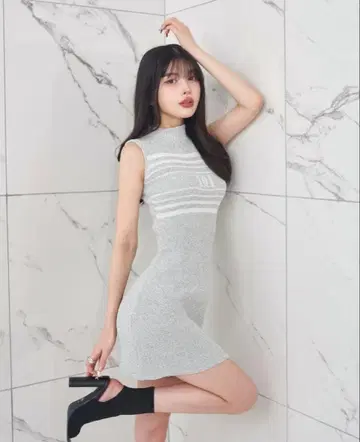 Darich 파일 로고 보더 니트 원피스 그레이