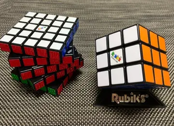 루빅스 큐브 세트 5x5 (거의 미사용) & 3x3 (받침대 포함)