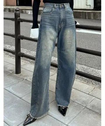 밑단 프린지 배럴 레그 데님 팬츠