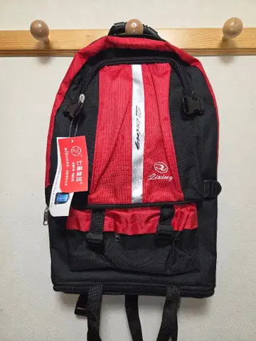 레이싱 백팩 빨간색과 검정색