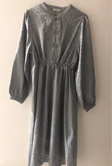 엑시즈팜 차이나 버튼 원피스