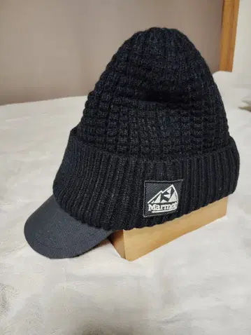 마모트 블랙 챙 부착 니트 모자 시착만 한 상품