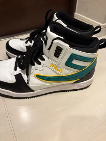 FILA 하이컷 스니커즈 화이트/블랙/그린