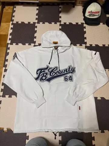 F.B. County 후드티 64 화이트