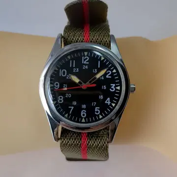 커스텀품 기계식과 같은 쿼츠로 환장 밀리터리 워치