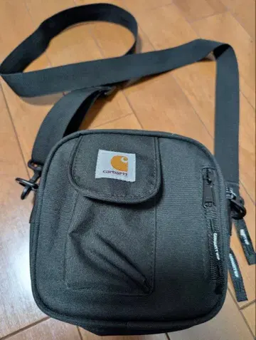 Carhartt 숄더백 블랙