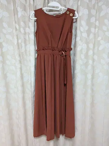 레이디 아젤 슬리브리스 플리츠 원피스