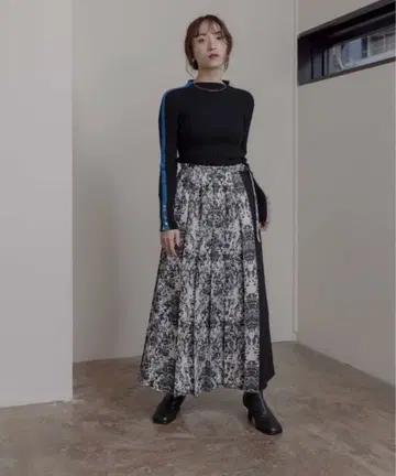 새상품 이번 시즌 Eimee Law 아라베스크 프린트 플리츠 퀼트 스커트